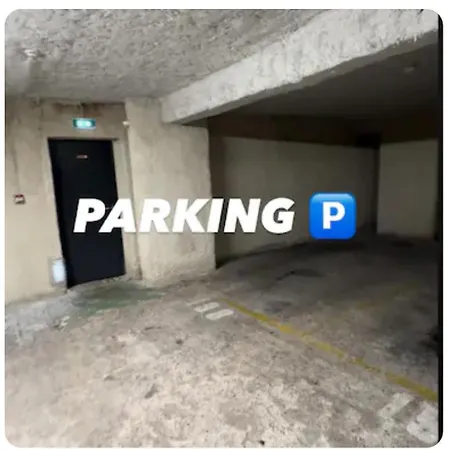 Luxury With View Car Park Párizs